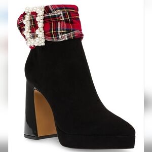 Betsey Johnson Elegant Black Ankle Boots with Pearl Detail